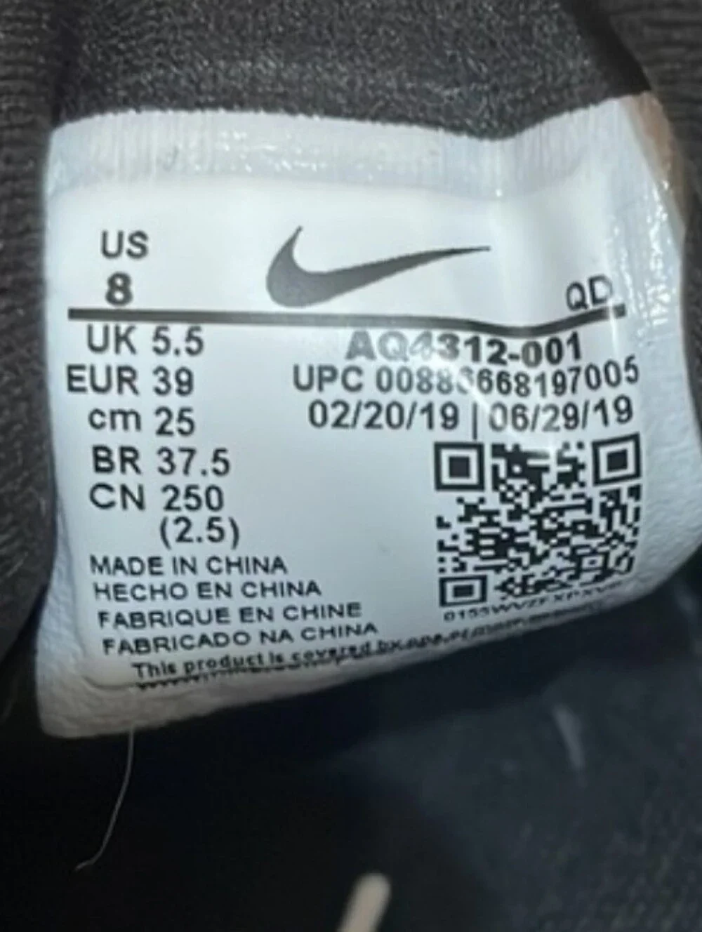 Women's Nike Air Max Dia  Black and White Sneakers Sz 8
